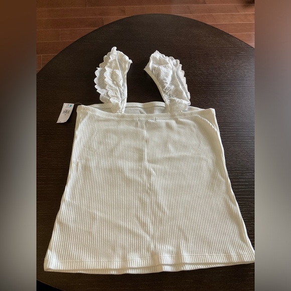 GAP Eyelet Flutter Sleeve Top, White, Size M - Picture 6 of 7